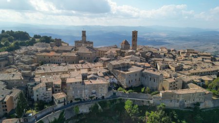 Foto de Vista aérea de Volterra, una ciudad medieval de Toscana, Italia - Imagen libre de derechos