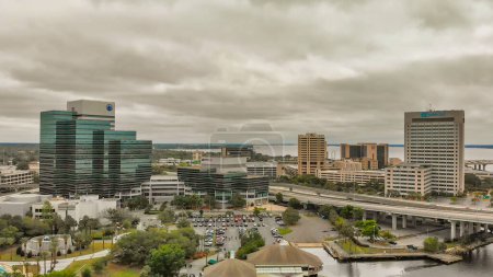 Téléchargez les photos : Jacksonville, Florida - April 2018: Aerial view of city skyline from drone viewpoint. - en image libre de droit