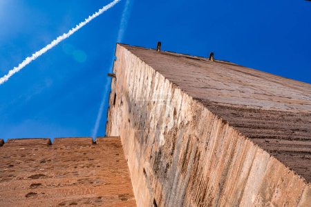 Téléchargez les photos : Vue extérieure du célèbre monument d'Alcazaba à Grenade, Andalousie - Espagne - en image libre de droit
