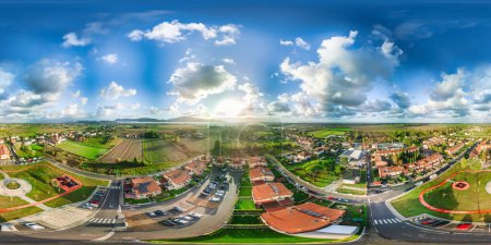 Téléchargez les photos : Vue aérienne d'un village urbain moderne à la campagne. Panorama sphérique sans couture 360 degrés. - en image libre de droit
