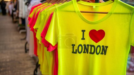 Téléchargez les photos : Souvenir de Londres dans un marché. - en image libre de droit