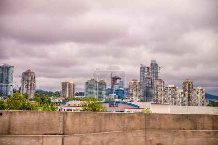 Téléchargez les photos : Route vers Vancouver avec trafic - Canada. - en image libre de droit