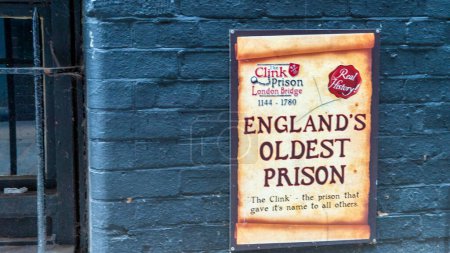 Téléchargez les photos : Londres - Septembre 2012 : Signature de la plus ancienne prison d'Angleterre. - en image libre de droit