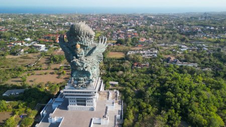 Téléchargez les photos : Vue aérienne incroyable de Patung Garuda Wisnu Kencana à Bali, Indonésie - en image libre de droit