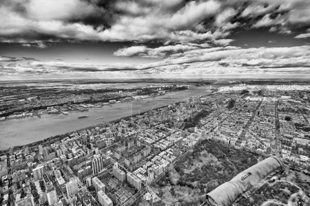 Téléchargez les photos : Manhattan Central Park et horizon aérien de l'hélicoptère en saison hivernale, New York - États-Unis. - en image libre de droit