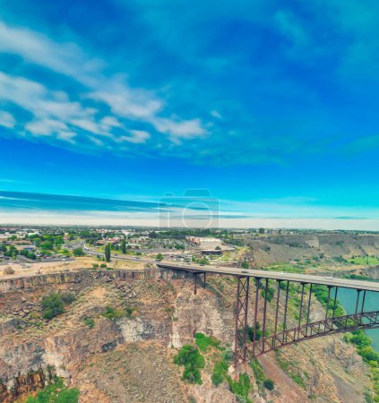 Téléchargez les photos : Pont commémoratif Perrine vue aérienne à Jérôme, Idaho. - en image libre de droit