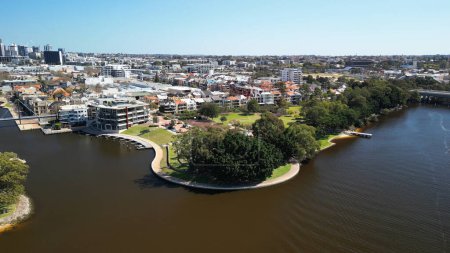 Téléchargez les photos : Vue aérienne du pont Matagarup et de la rivière Swan à Perth, Australie - en image libre de droit