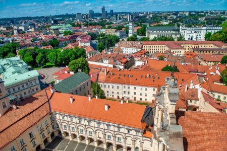 Téléchargez les photos : Vue aérienne de Vilnius skyline, Lituanie. - en image libre de droit