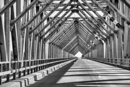 Téléchargez les photos : Pont métallique dans le Queensland de Airlie Beach à Ayr. - en image libre de droit