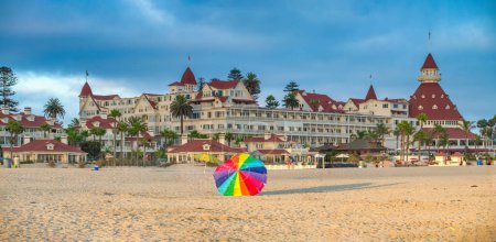 Foto de El Coronado es una famosa atracción en Coronado Beach, San Diego. Vista panorámica. - Imagen libre de derechos
