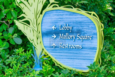 Téléchargez les photos : Mallory Square directions à Key West. - en image libre de droit