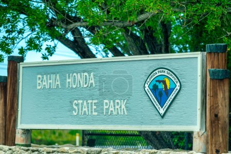 Foto de Señal de entrada al Parque Estatal Bahía Honda, Florida. - Imagen libre de derechos