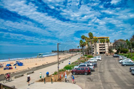 Téléchargez les photos : Ventura, Californie - 2 août 2017 : Ventura Pier par une journée ensoleillée, Californie. - en image libre de droit