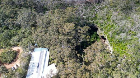 Téléchargez les photos : Vue aérienne de Lake Cave, Australie-Occidentale. - en image libre de droit