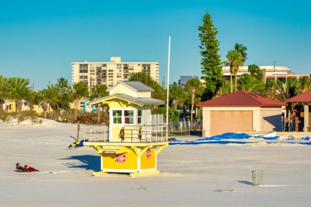 Téléchargez les photos : Clearwater, FL - 5 février 2016 : Bâtiments le long de la plage de la ville. - en image libre de droit