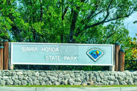 Foto de Señal de entrada al Parque Estatal Bahía Honda, Florida. - Imagen libre de derechos