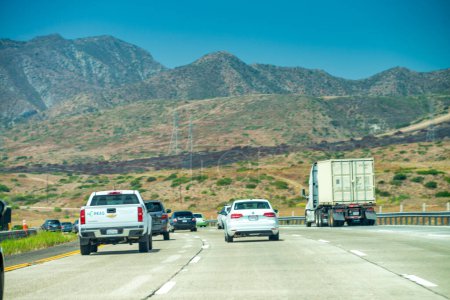 Téléchargez les photos : San Diego - 31 juillet 2017 : Trafic routier vers Los Angeles. - en image libre de droit