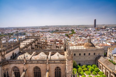 Téléchargez les photos : Vue aérienne panoramique de Sevilla skyline, Andalousie. - en image libre de droit