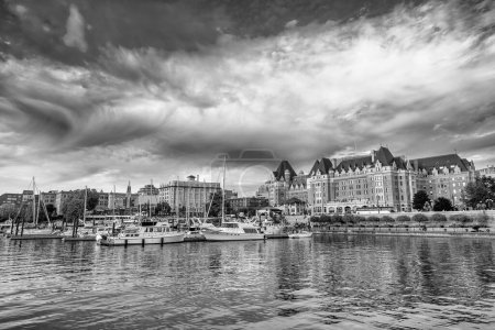 Téléchargez les photos : Île de Vancouver, Canada - 14 août 2017 : Bâtiments de Victoria par une journée ensoleillée. - en image libre de droit