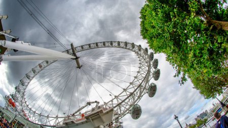 Foto de Londres - Septiembre 2012: London Eye es una atracción turística importante. - Imagen libre de derechos