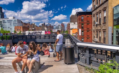 Foto de Nueva York - Junio 2013: La High Line es una famosa atracción de la ciudad para los turistas. - Imagen libre de derechos