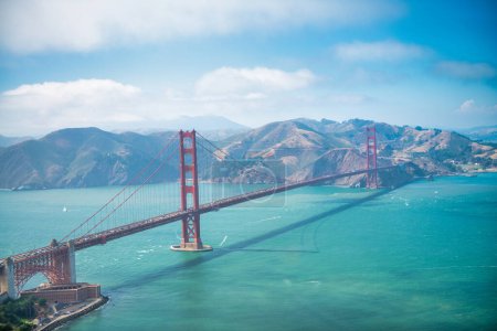 Téléchargez les photos : Vue aérienne du pont Golden Gate à San Francisco
. - en image libre de droit