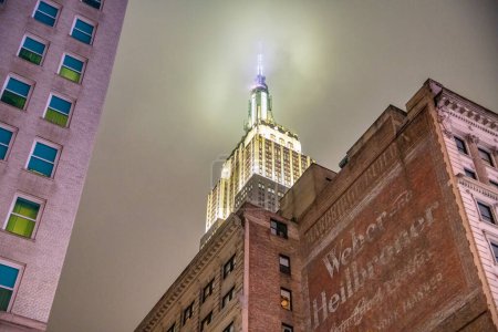 Foto de Ciudad de Nueva York - 1 de diciembre de 2018: El Empire State Building es un símbolo de la ciudad. - Imagen libre de derechos
