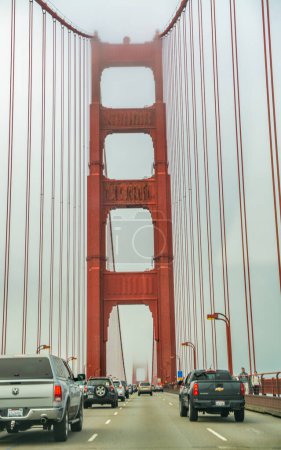 Foto de El puente Golden Gate en un día nublado, San Francisco. - Imagen libre de derechos