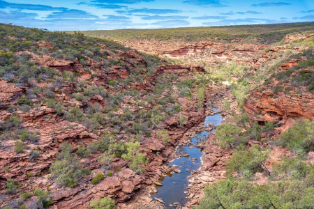 Téléchargez les photos : Sentier fluvial jusqu'à la rivière Murchison dans le parc national de Kalbarri, Australie occidentale. - en image libre de droit