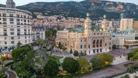 Téléchargez les photos : Montecarlo. Vue aérienne des toits de Monaco au coucher du soleil. - en image libre de droit