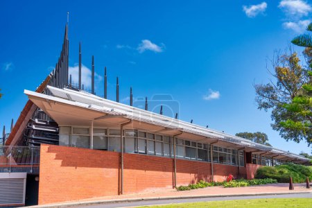 Téléchargez les photos : Joondalup, Australie-Occidentale - 6 septembre 2023 : Bâtiment de la Chancellerie à l'Université Edith Cowan par Francis-Jones Morehen Thorp avec Hassell. - en image libre de droit