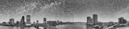 Téléchargez les photos : Jacksonville horizon aérien par une nuit étoilée, Floride. - en image libre de droit