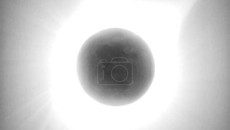 Eclipse solar. La luna moviéndose frente al sol.
