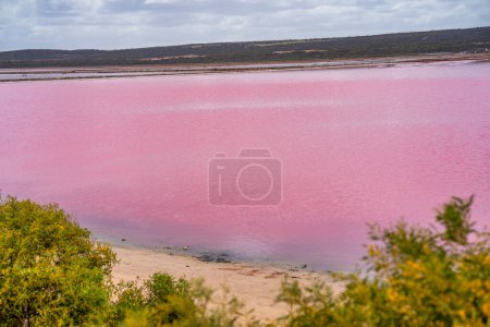 Farben und Reflexionen von Pink Lake, Port Gregory. Westaustralien.