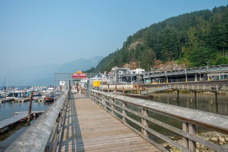 Foto de West Vancouver, Canadá - 11 de agosto de 2017: Hermosa vista de Horseshoe Bay Park y Ferry Terminal. - Imagen libre de derechos