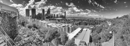 Foto de Perth, WA - 12 de septiembre de 2023: Vista panorámica del horizonte de Perth desde la colina de la ciudad. - Imagen libre de derechos