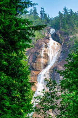Téléchargez les photos : Cascades de Shannon au nord de Vancouver, Canada. - en image libre de droit