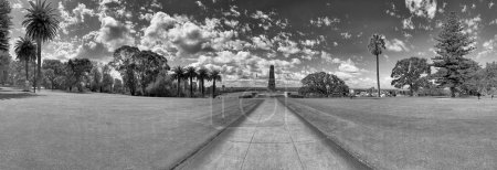 Perth, Westaustralien. Panoramablick auf State War Memorial und Kings Park.