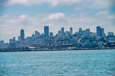 Téléchargez les photos : San Francisco depuis un bateau de croisière. - en image libre de droit