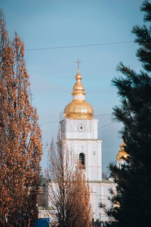 Téléchargez les photos : KYIV UKRAINE 07 JANUARY 2023: St. Michael's cathedral in Kyiv. Editorial - en image libre de droit