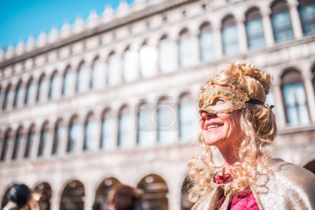 Foto de Venetian carnival with typical characters of the festivity - Imagen libre de derechos
