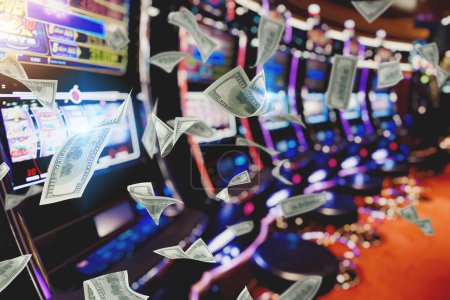 Téléchargez les photos : Play casino with bets and games of chance - en image libre de droit