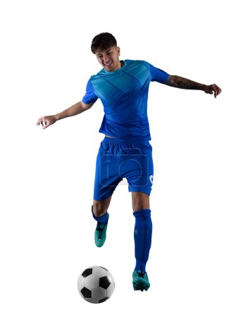Téléchargez les photos : Joueur prêt à donner un coup de pied au ballon de football pendant le match - en image libre de droit