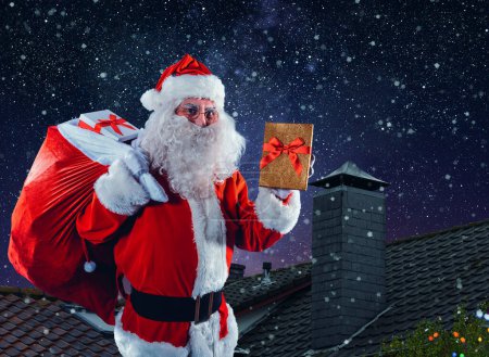 Foto de Feliz Santa Claus está listo para entregar regalos de Navidad - Imagen libre de derechos