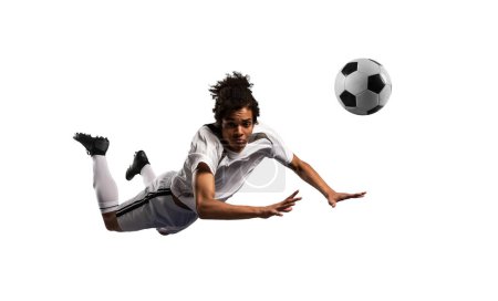 Foto de Jugador de fútbol patea la pelota de fútbol listo para jugar - Imagen libre de derechos