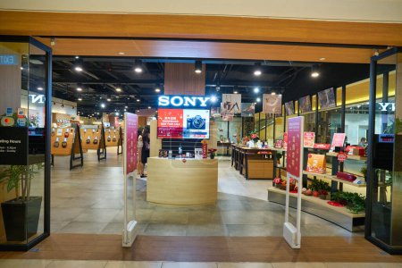 Foto de SINGAPUR - CIRCA ENERO 2020: entrada a Sony Store en Singapur. - Imagen libre de derechos