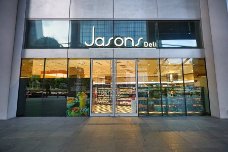 Téléchargez les photos : SINGAPOUR - 20 JANVIER 2020 : entrée de Jasons Deli aux Shoppes à Marina Bay Sands. Jasons Deli est un supermarché et une épicerie fine. - en image libre de droit