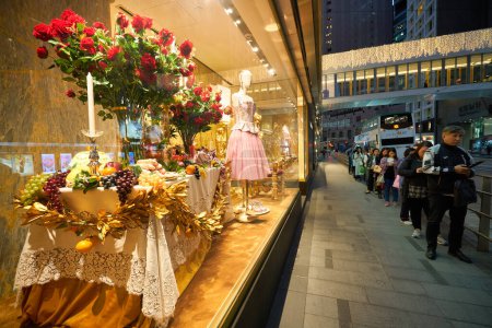 Téléchargez les photos : HONG KONG - CIRCA DÉCEMBRE 2019 : marchandises exposées au magasin Dolce & Gabbana à Hong Kong. - en image libre de droit