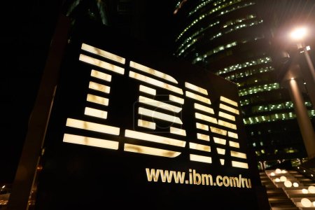 Téléchargez les photos : MOSCOU, RUSSIE - CIRCA SEPTEMBRE 2018 : gros plan sur IBM signe comme on le voit à Moscou - en image libre de droit