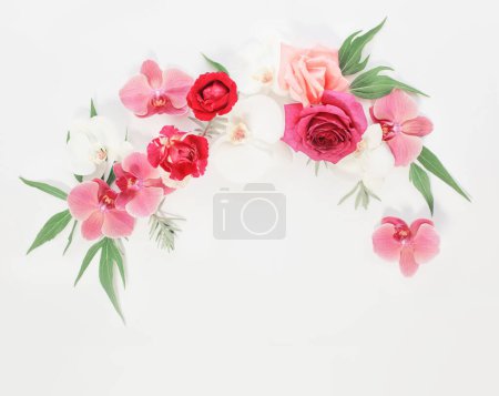 Foto de Patrón de flores de verano sobre fondo blanco - Imagen libre de derechos